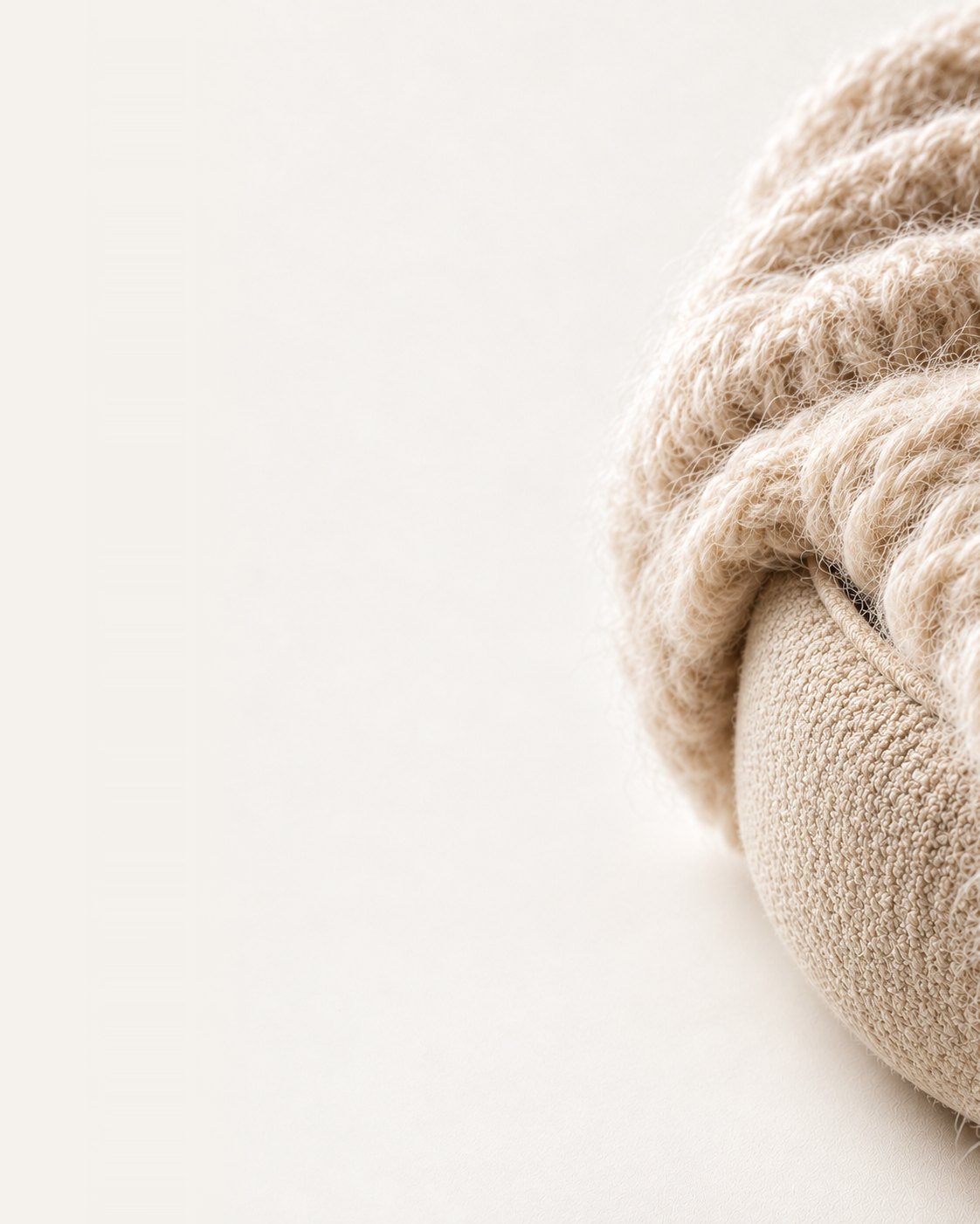 Close-up of a chunky knit throw for the Fluffy department